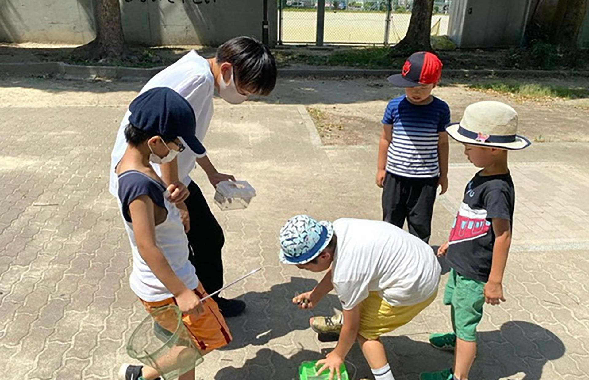 地域の子供たちとの公園遊び
